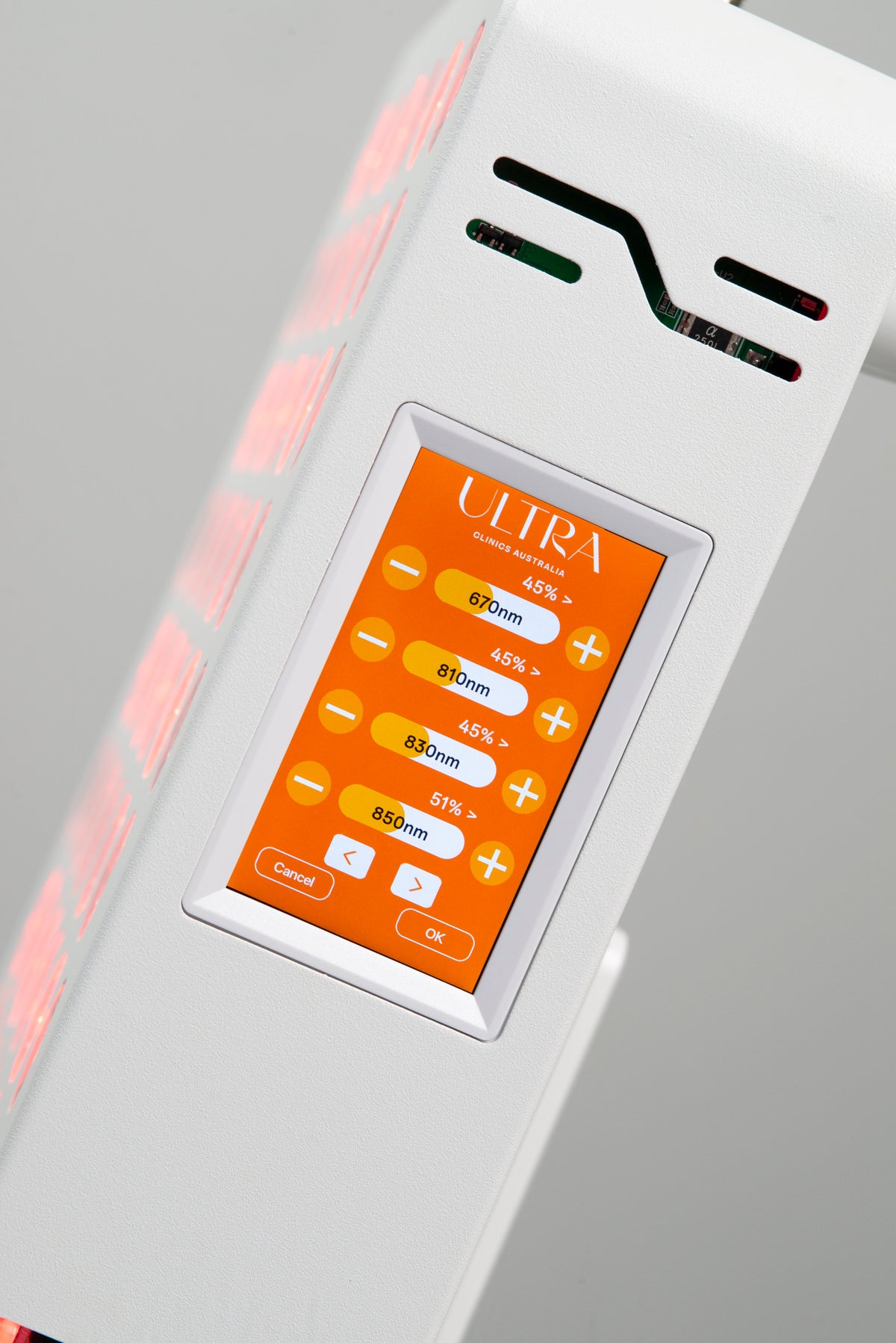 Ultra Pro 200 touchscreen with per-wavelength dimming sliders